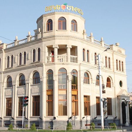 Отель Golden Apricot Гюмри Экстерьер фото