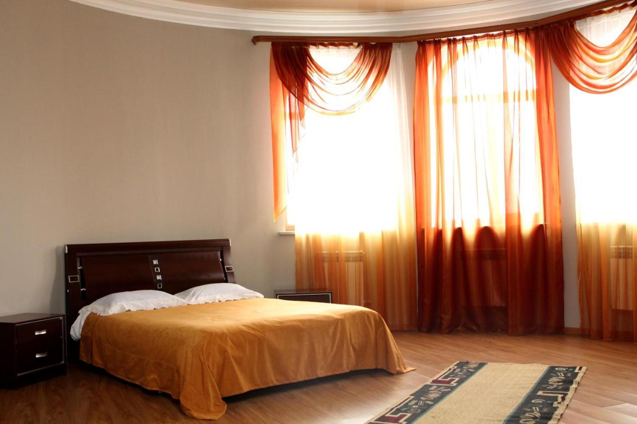 Отель Golden Apricot Гюмри Экстерьер фото