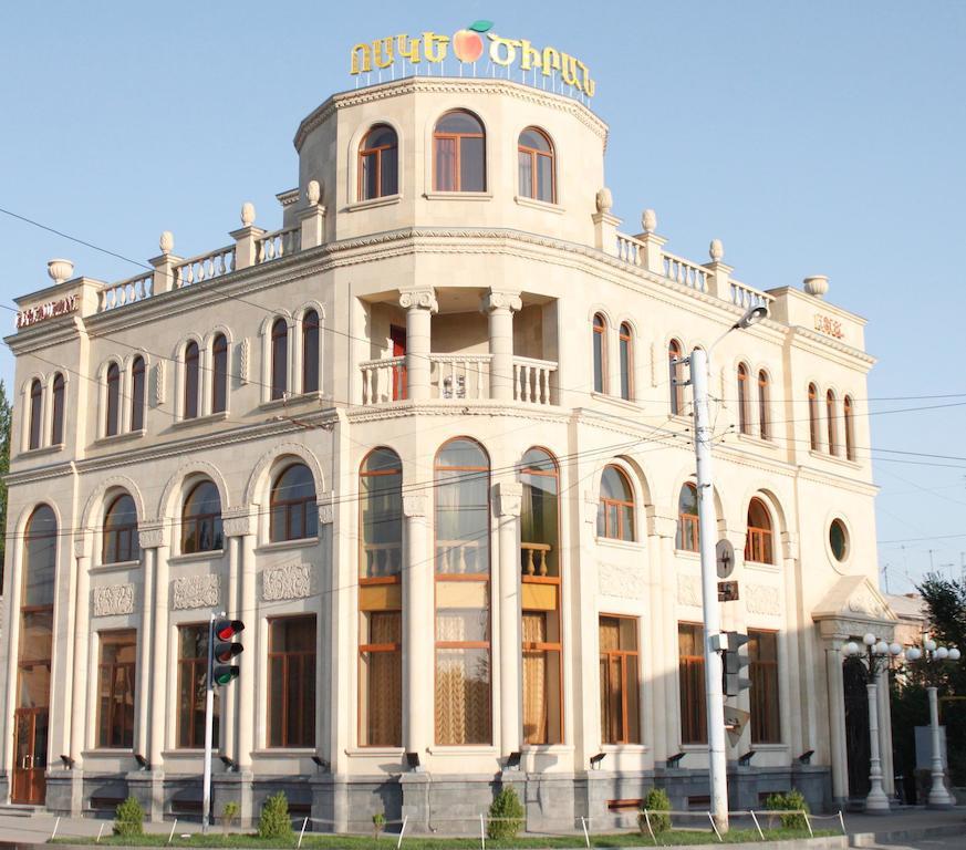 Отель Golden Apricot Гюмри Экстерьер фото